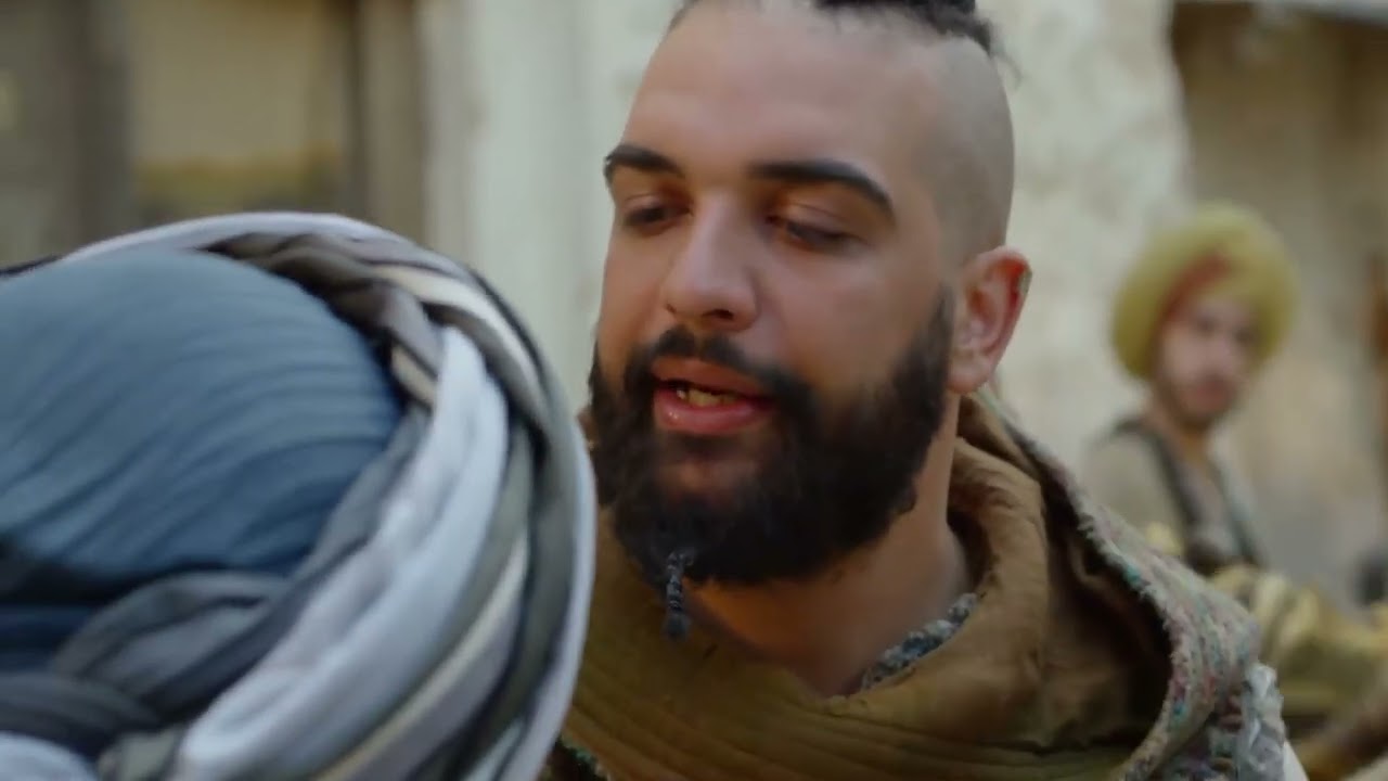 ماكمش هاربين؟ ماكمش هاربين؟ هاربين وعاونّا؟ نعاونك 😏